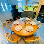 Vere House, 1, Spacious & Great Location Scarborough