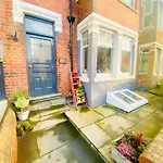 Vere House, 1, Spacious & Great Location Lejlighed