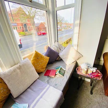 Vere House, 1, Spacious & Great Location Апартаменты *