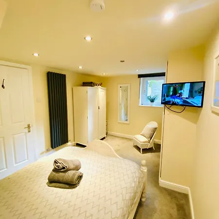 Vere House, 1, Spacious & Great Location Apartment Scarborough