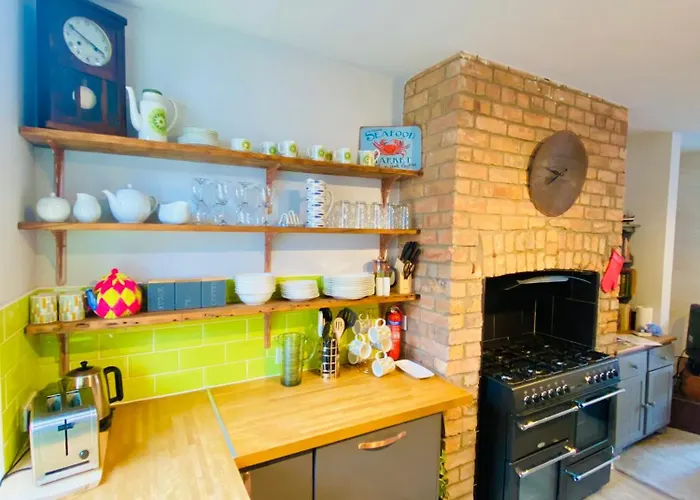 Vere House, 1, Spacious & Great Location * Scarborough