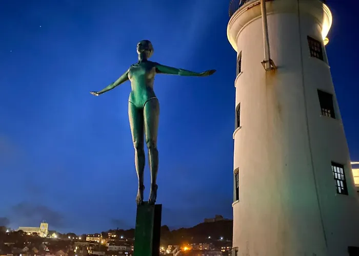 Vere House, 1, Spacious & Great Location *