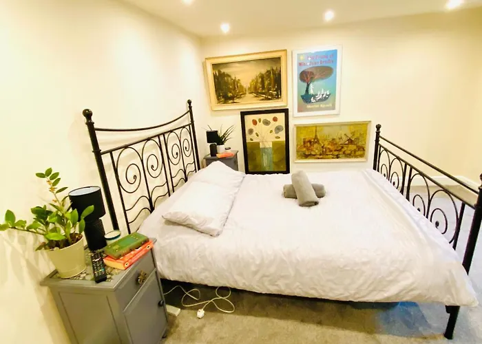 Vere House, 1, Spacious & Great Location * Scarborough