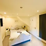 Vere House, 1, Spacious & Great Location Appartement *