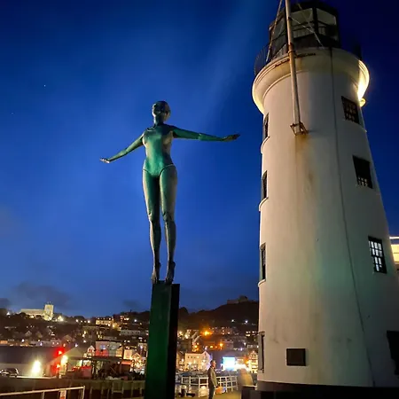 Vere House, 1, Spacious & Great Location *